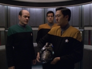 extant_StarTrek_VOY_5x25-Warhead_01120.jpg