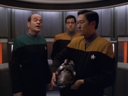 extant_StarTrek_VOY_5x25-Warhead_01121.jpg
