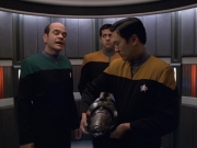 extant_StarTrek_VOY_5x25-Warhead_01122.jpg