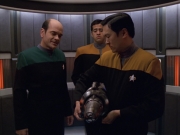extant_StarTrek_VOY_5x25-Warhead_01124.jpg