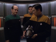 extant_StarTrek_VOY_5x25-Warhead_01125.jpg