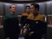 extant_StarTrek_VOY_5x25-Warhead_01130.jpg