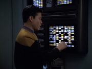 extant_StarTrek_VOY_5x25-Warhead_03525.jpg